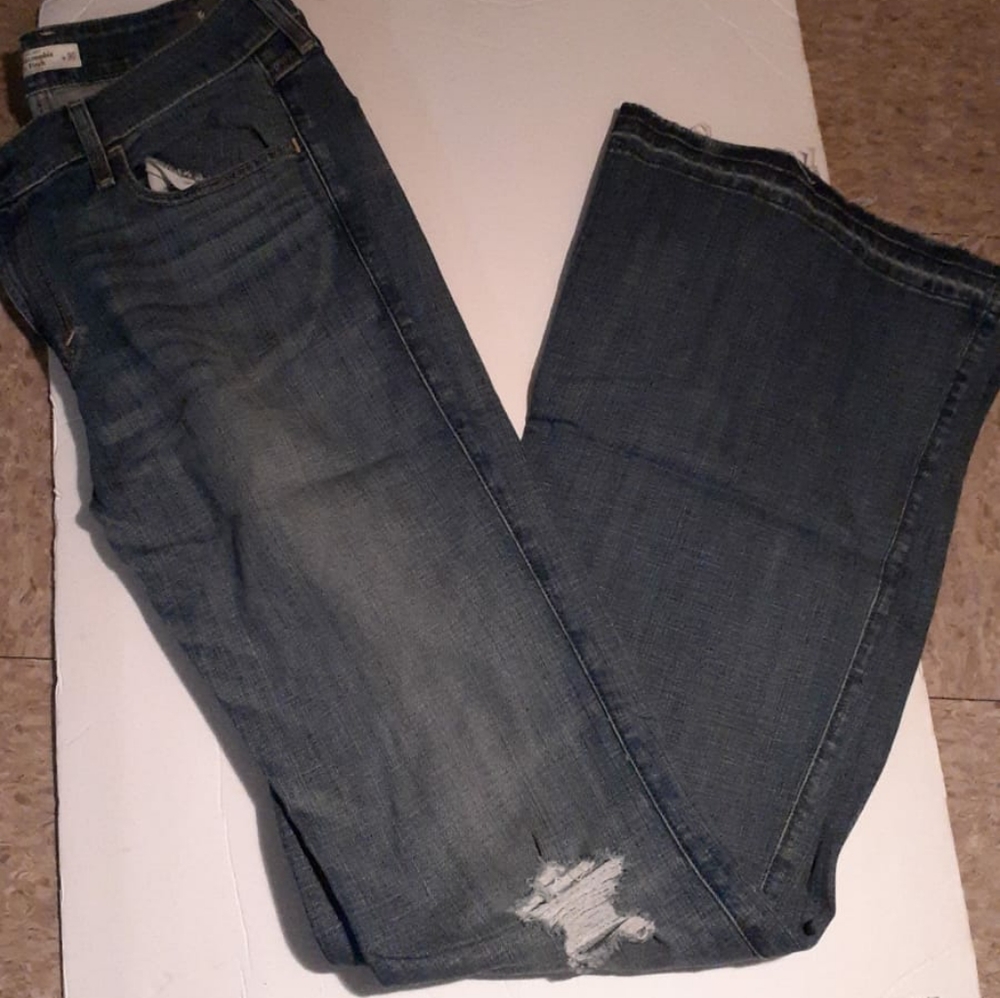 Nwt Abercrombie high-rise flare jeans